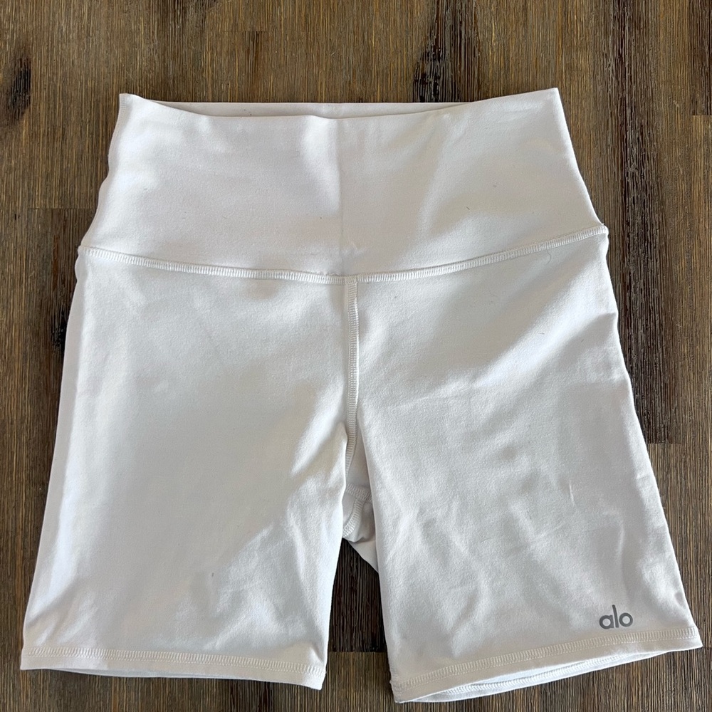 ALO Yoga Women's Cream High-Waist Bike Shorts